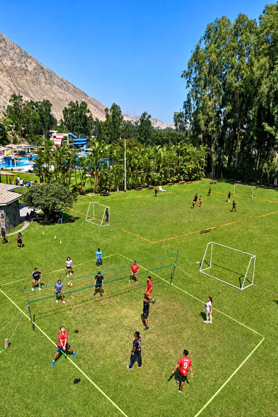 Partidos de vóley y fútbol en las canchas deportivas de Kankay Resort