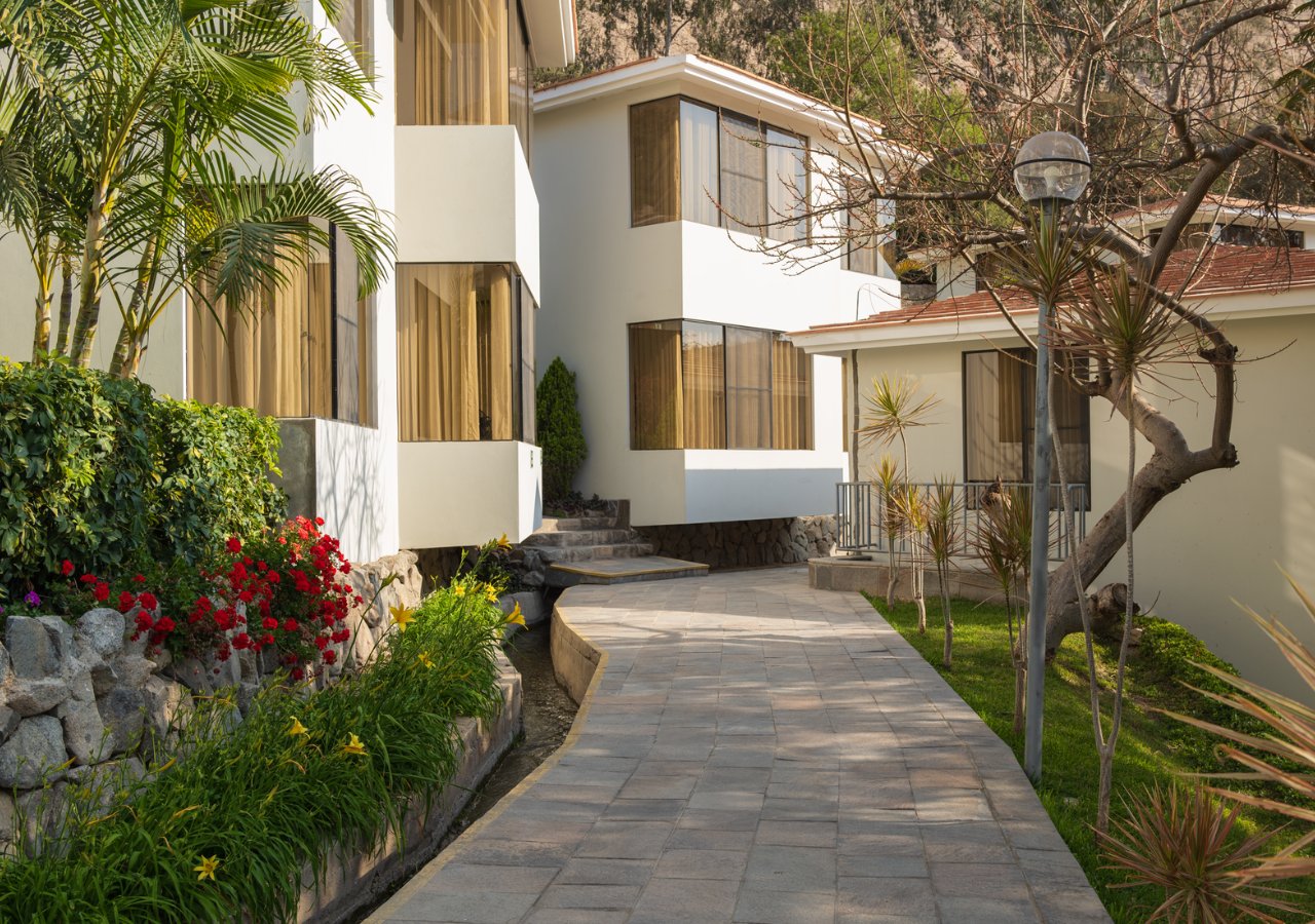 Casitas y jardines de Kankay Resort
