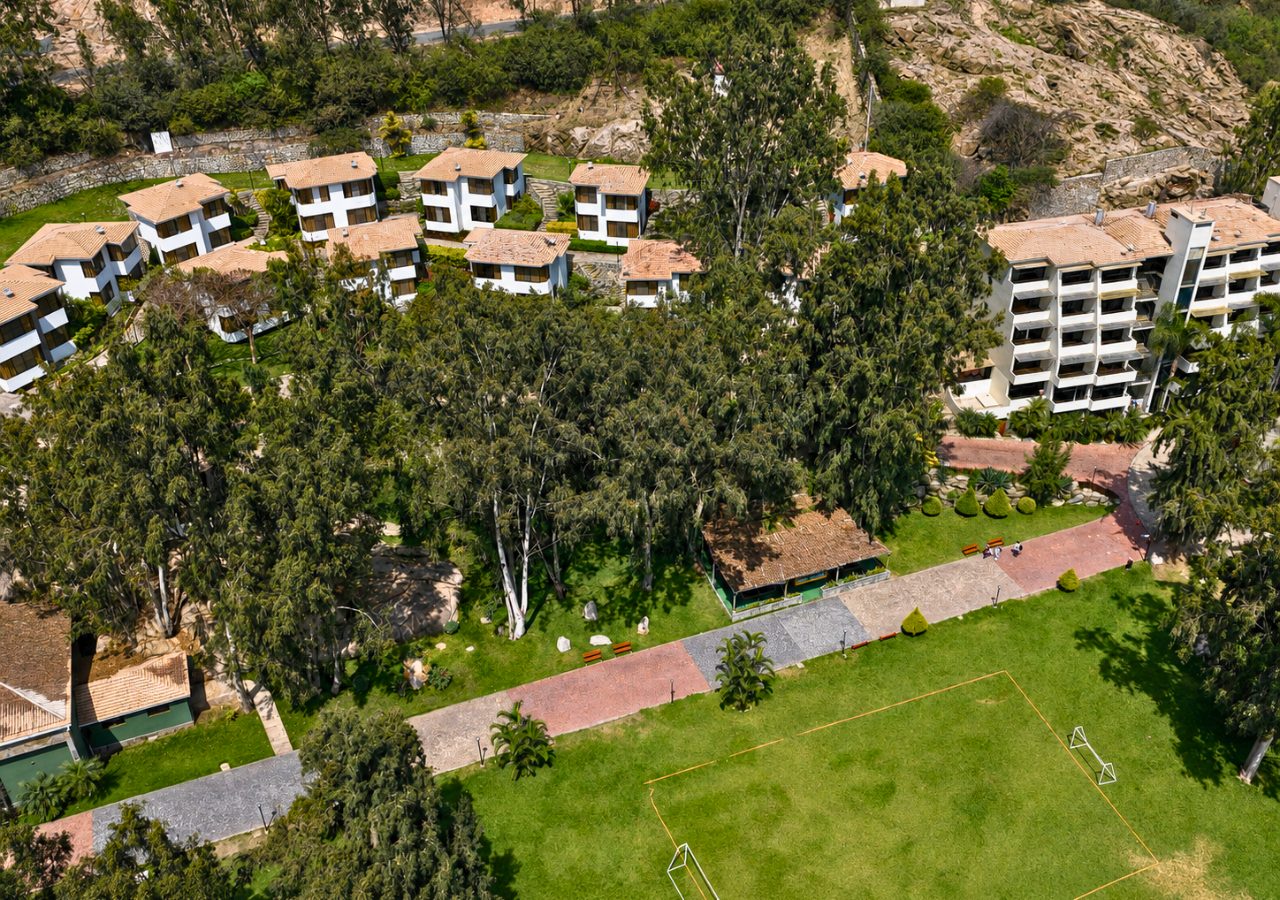 Vista aérea del hotel de Kankay Resort y sus áreas verdes